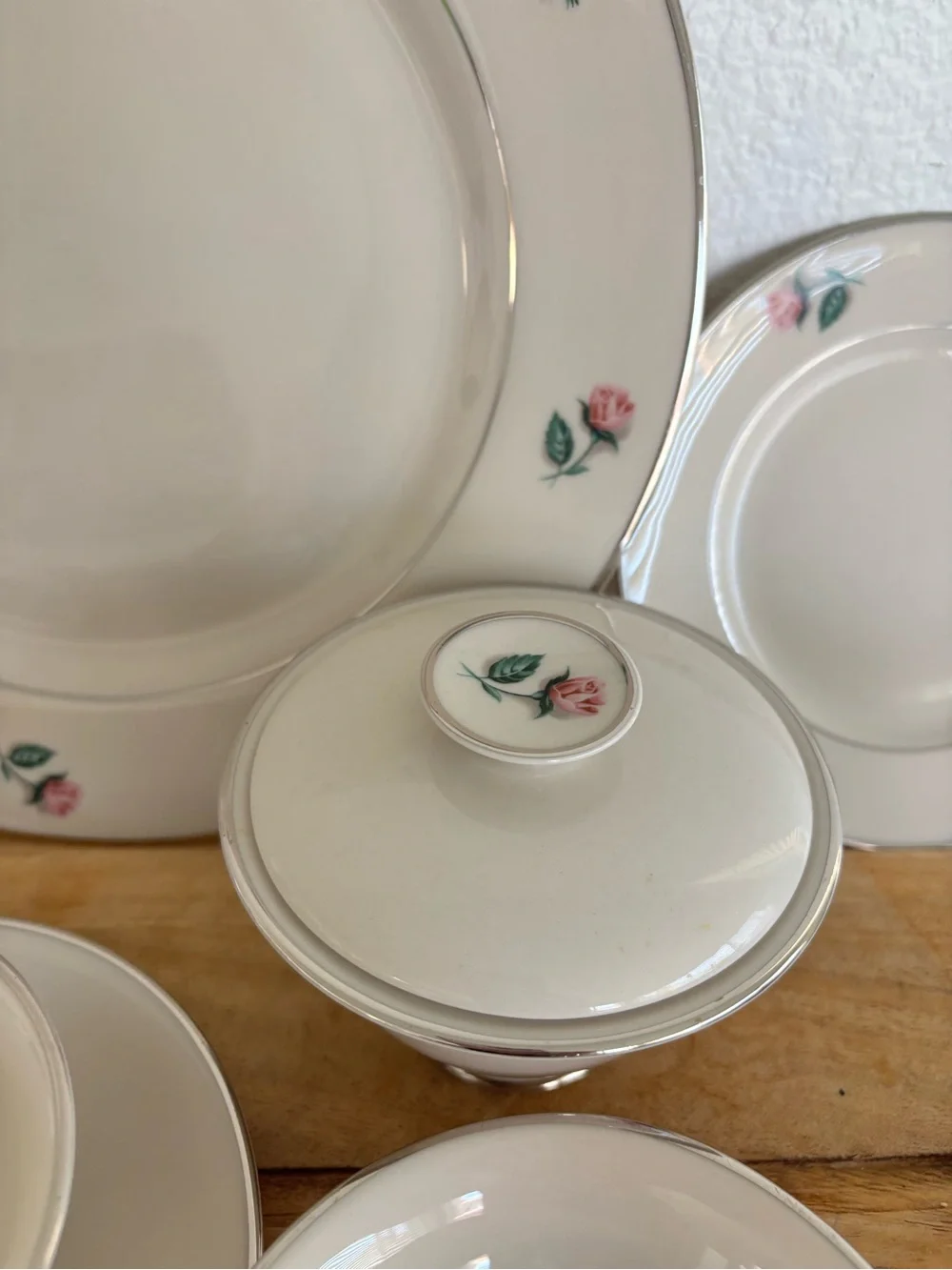 Vintage Fleetwood China Sweetheart Rosebud 22Pc Dinnerware Set Platinum Trim MCM